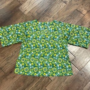 Like new Roller Rabbit Sz M blouse w 3/4 sleeves. Great condition!